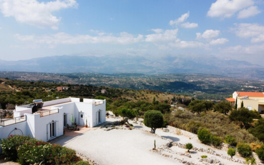 Villa contemporaine de plain-pied avec des vues fascinantes à Drapanos