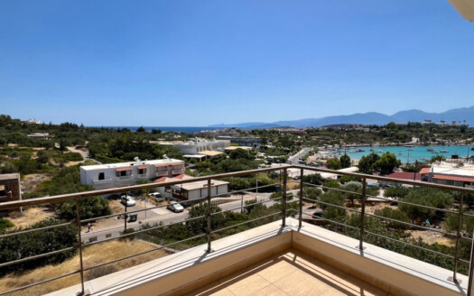 Appartement moderne de 2 chambres en bord de mer, à Agios Nikolaos.