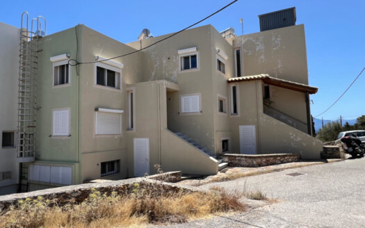 Appartement moderne de 2 chambres en bord de mer, à Agios Nikolaos.